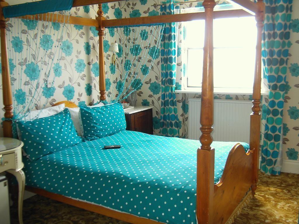 Double Room with Four Poster Bed and Sea View